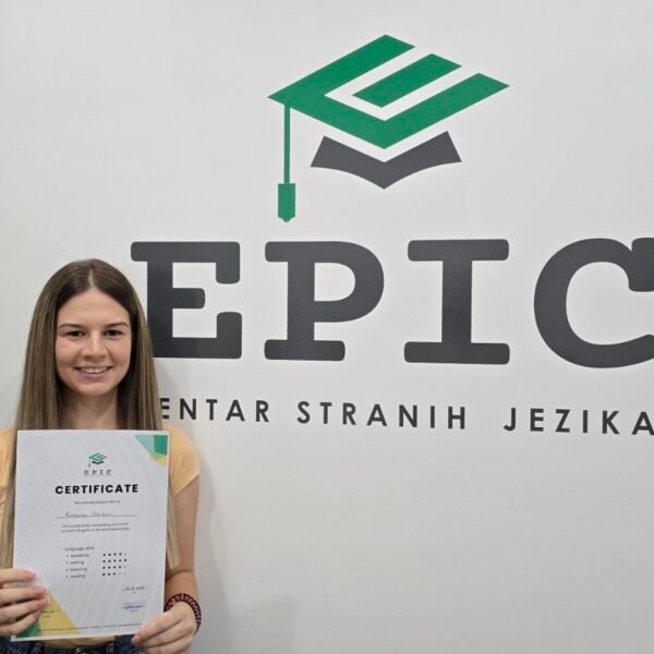 Polaznik EPIC škole stranih jezika u Novom Sadu sa sertifikatom